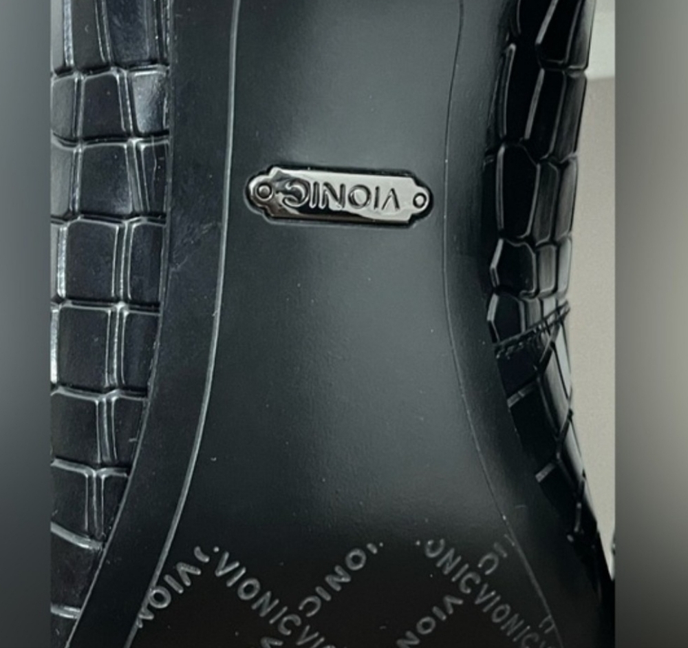 Vionic Sz. 10 Women's Black Crocodile Pattern Shoes - Picture 2 of 10